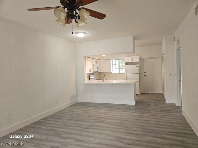 Foto del edificio - 8424 Bernwood Cove Loop