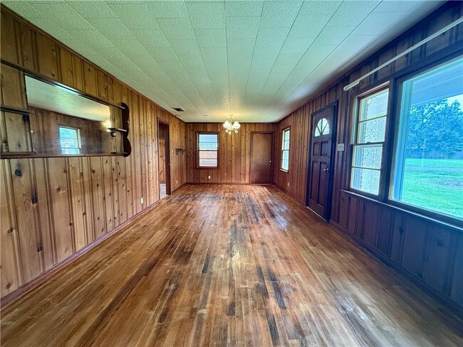 Building Photo - 5520 Helen Dr