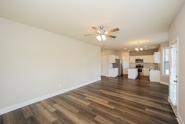 Foto del edificio - 425 Flowery Branch Ct