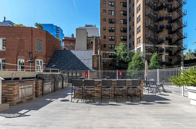 Building Photo - 70 E Scott St