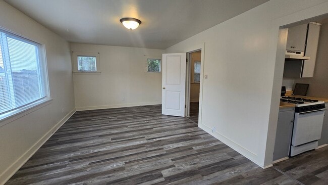 Building Photo - 19 W 14th St