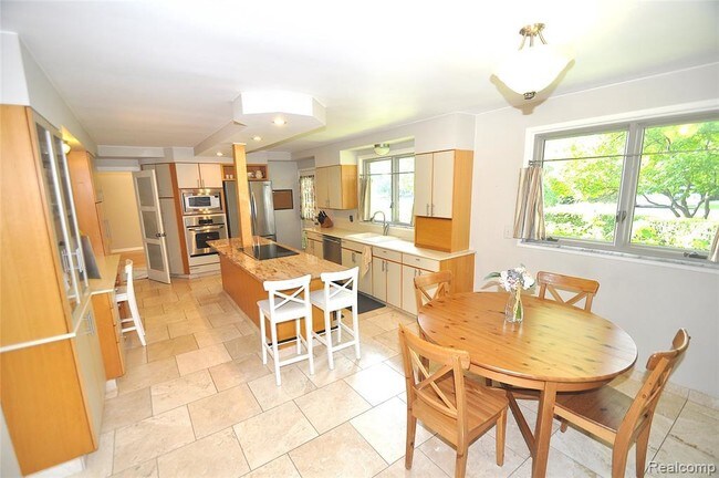 Foto del edificio - 5721 Kenmoor Rd