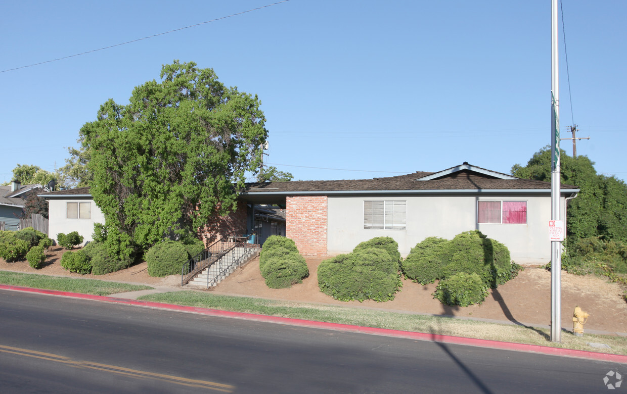 Building Photo - 397 N Valencia Blvd
