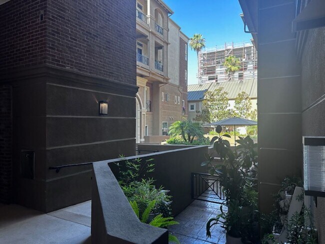 Building Photo - Bankers Hill Townhome