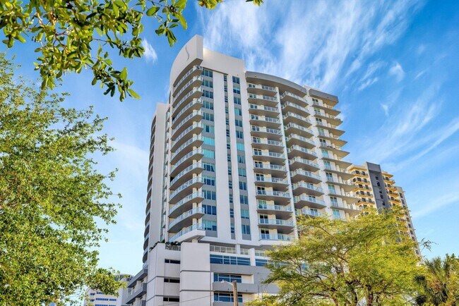 Foto del edificio - 315 NE 3rd Ave