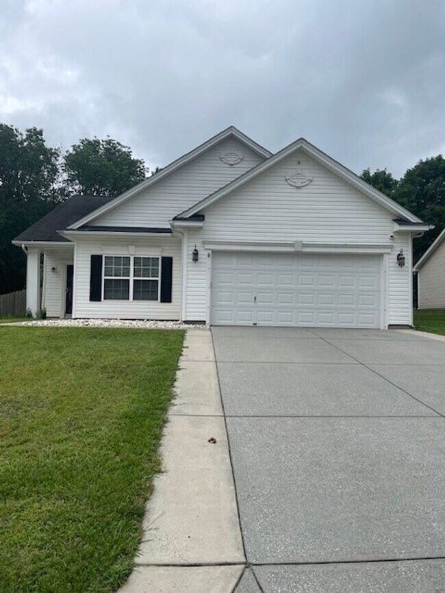 Foto del edificio - Charming 3BR Ranch in Prime Fort Mill
