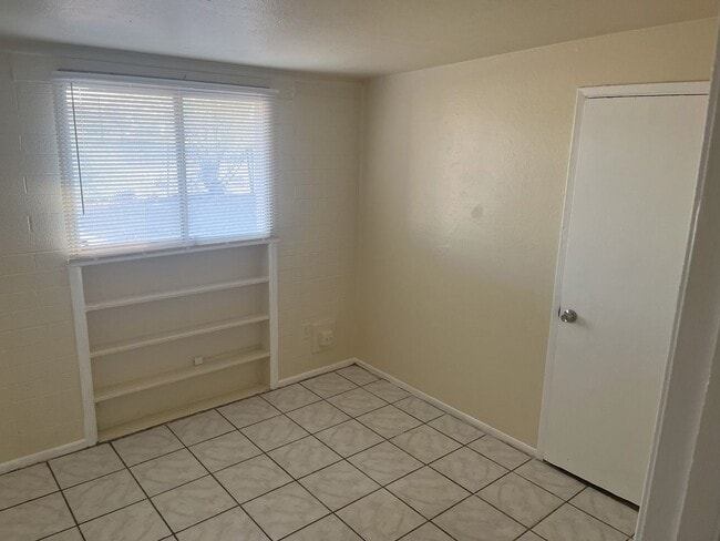 Building Photo - Fantastic 3BR/1BA West Valley Home – Spaci...