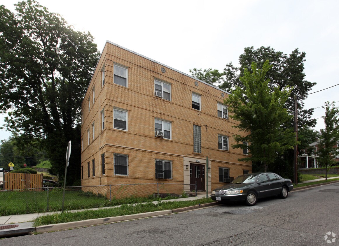 1700 29th St SE, Washington, DC 20020 Apartments in Washington, DC