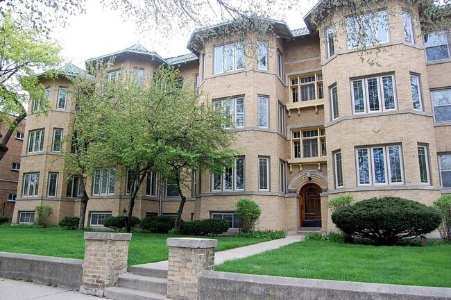 Building Photo - 1700 W Touhy Ave