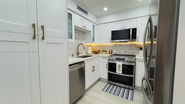 Building Photo - 5161 Collins Ave
