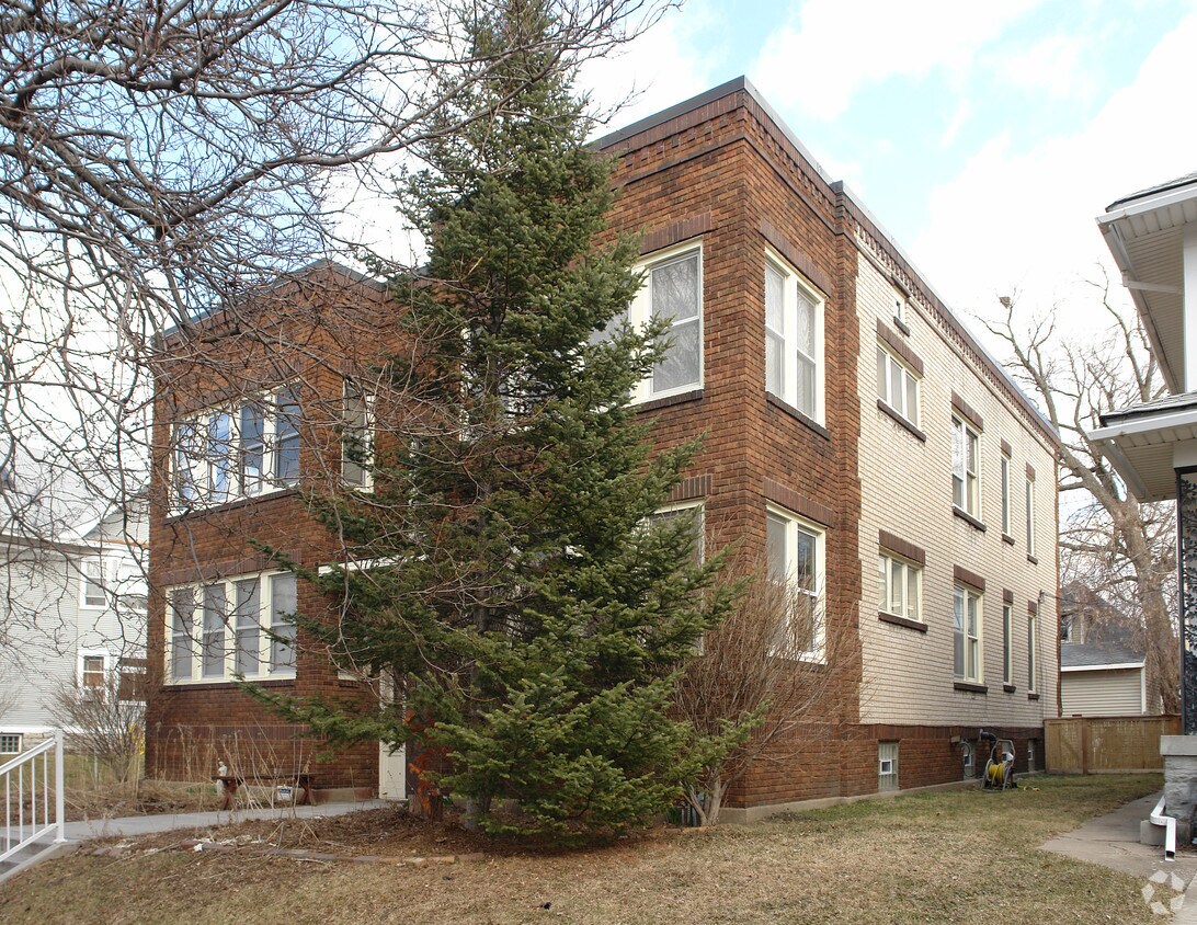 Building Photo - 1725 Laurel Ave