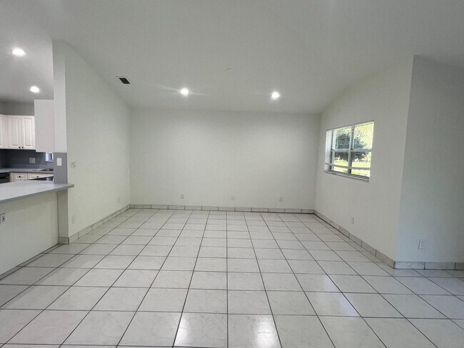 Foto del edificio - 1096 Staghorn St
