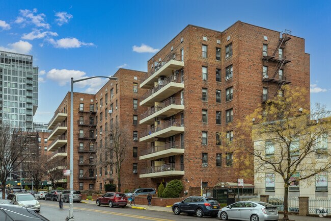 Neighborhood Context - 13710 Franklin Ave