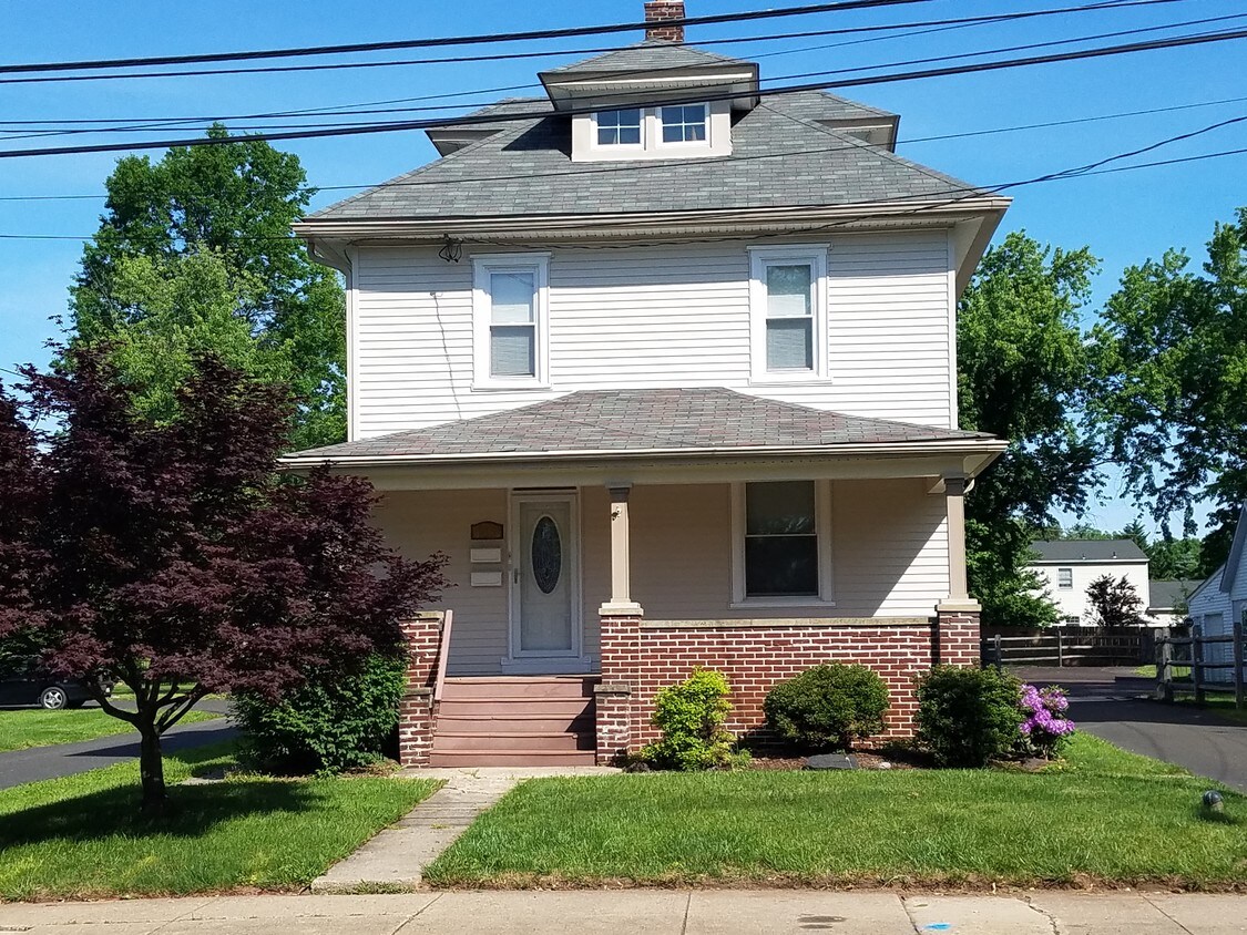 133 W Broad St, Hatfield, PA 19440 Apartments in Hatfield, PA