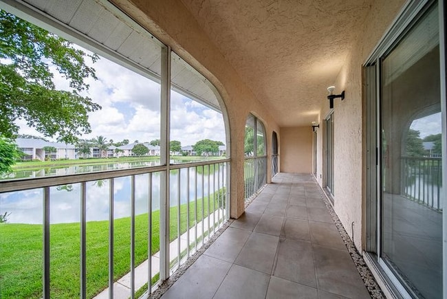 Building Photo - 13810 Oneida Dr