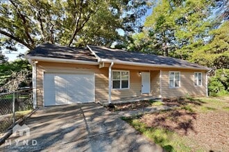 Building Photo - 7223 Lakeview Dr SW