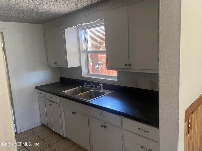 Foto del edificio - 10416 103rd St