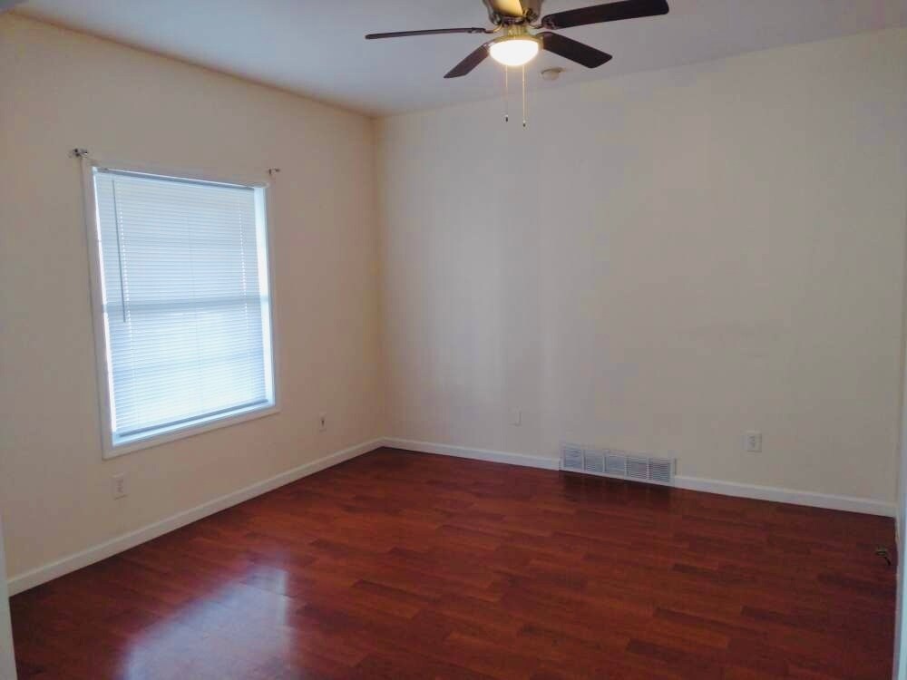 Primary Photo - 261 Grote St