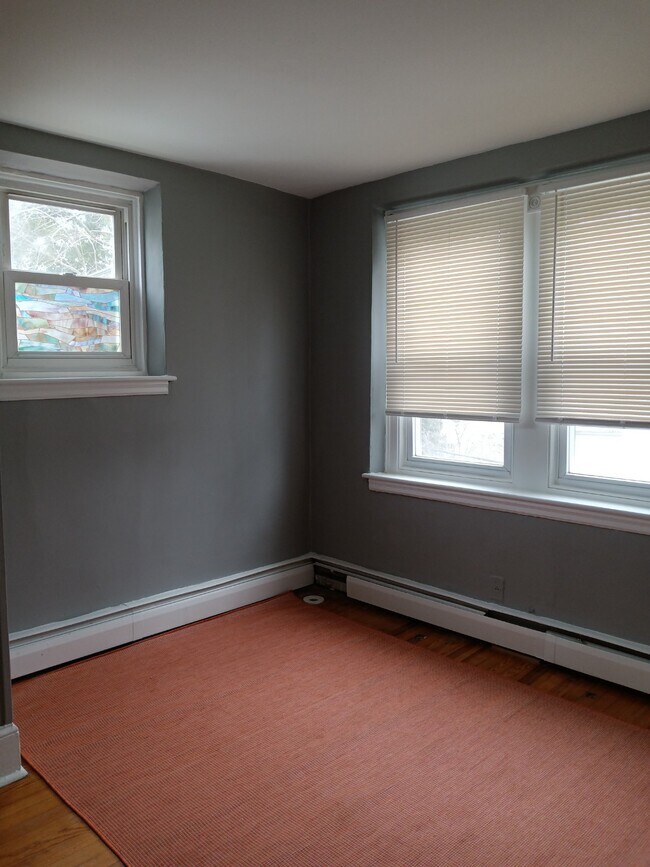 Bedroom - 1003 Barr Ln