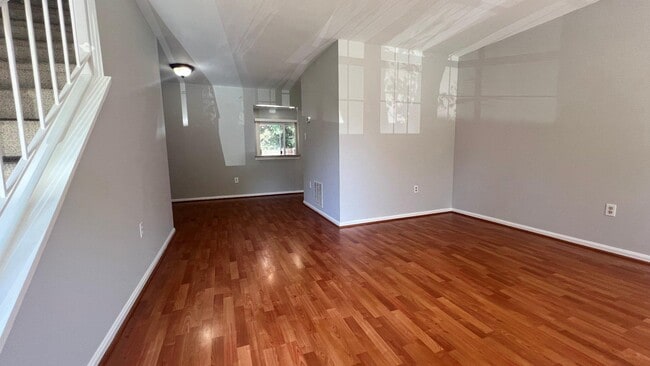 Building Photo - 5808 Waterdale Ct