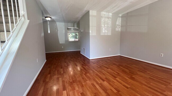 Foto del edificio - 5808 Waterdale Ct