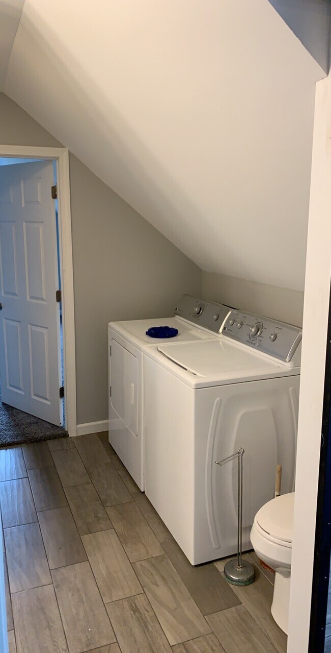 Laundry - 718 W 3rd South St