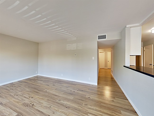 Foto del edificio - 2 br, 1 bath  - 355 Staten Ave Apt 302