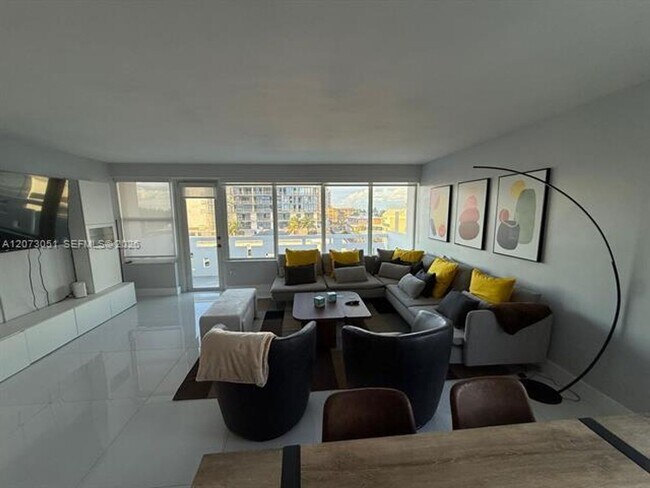Foto del edificio - 3111 N Ocean Dr