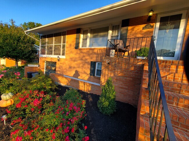 Frente de la casa - 621 Broadview Dr