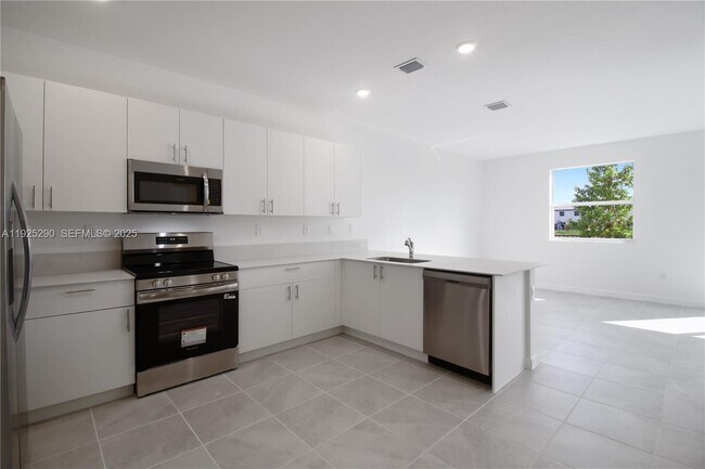 Foto del edificio - 2747 SE 25th Ave