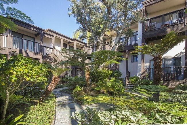 Foto del edificio - Spacious Second Floor Unit in the La Jolla...