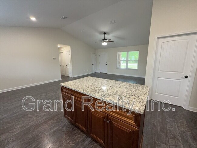Foto del edificio - 4025 Brittany Ln