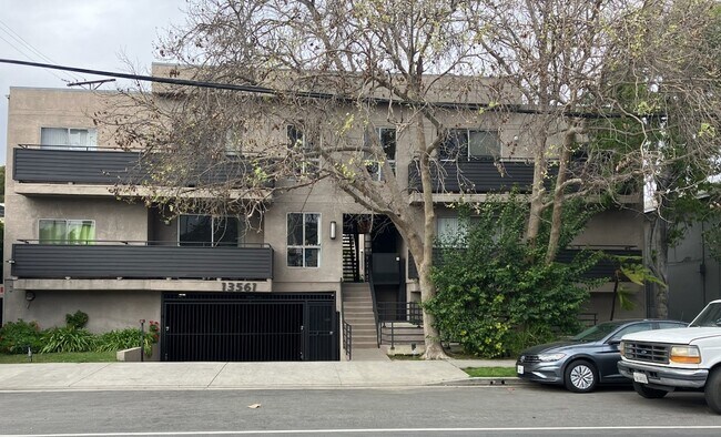 Foto del edificio - 13561 Moorpark St