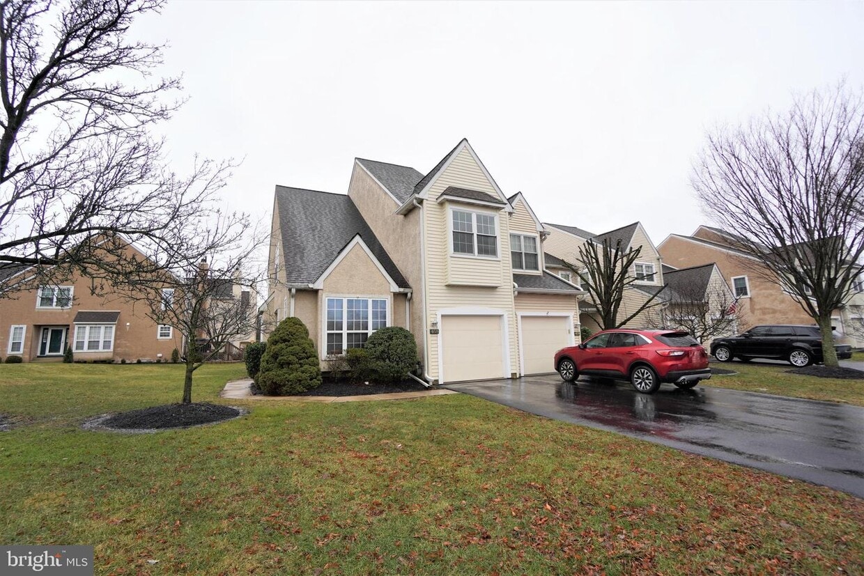 Primary Photo - 458 Country Club Dr