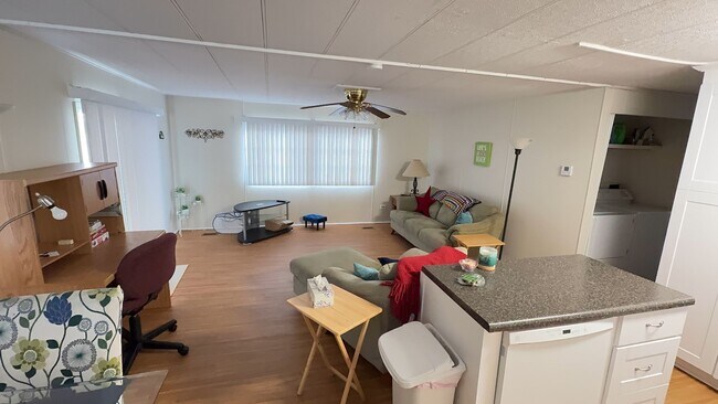 Foto del edificio - Beautiful 2 bedroom 2 bath mobile home for rent in 55+ community in south Tampa