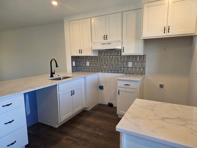 Building Photo - 2166 Bees Ferry Rd