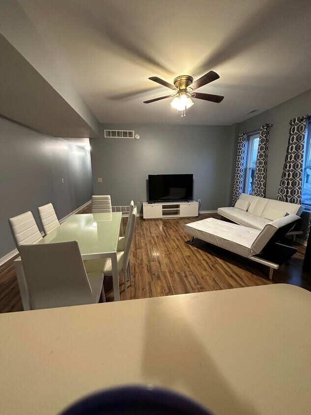 Foto principal - 646 Monmouth St