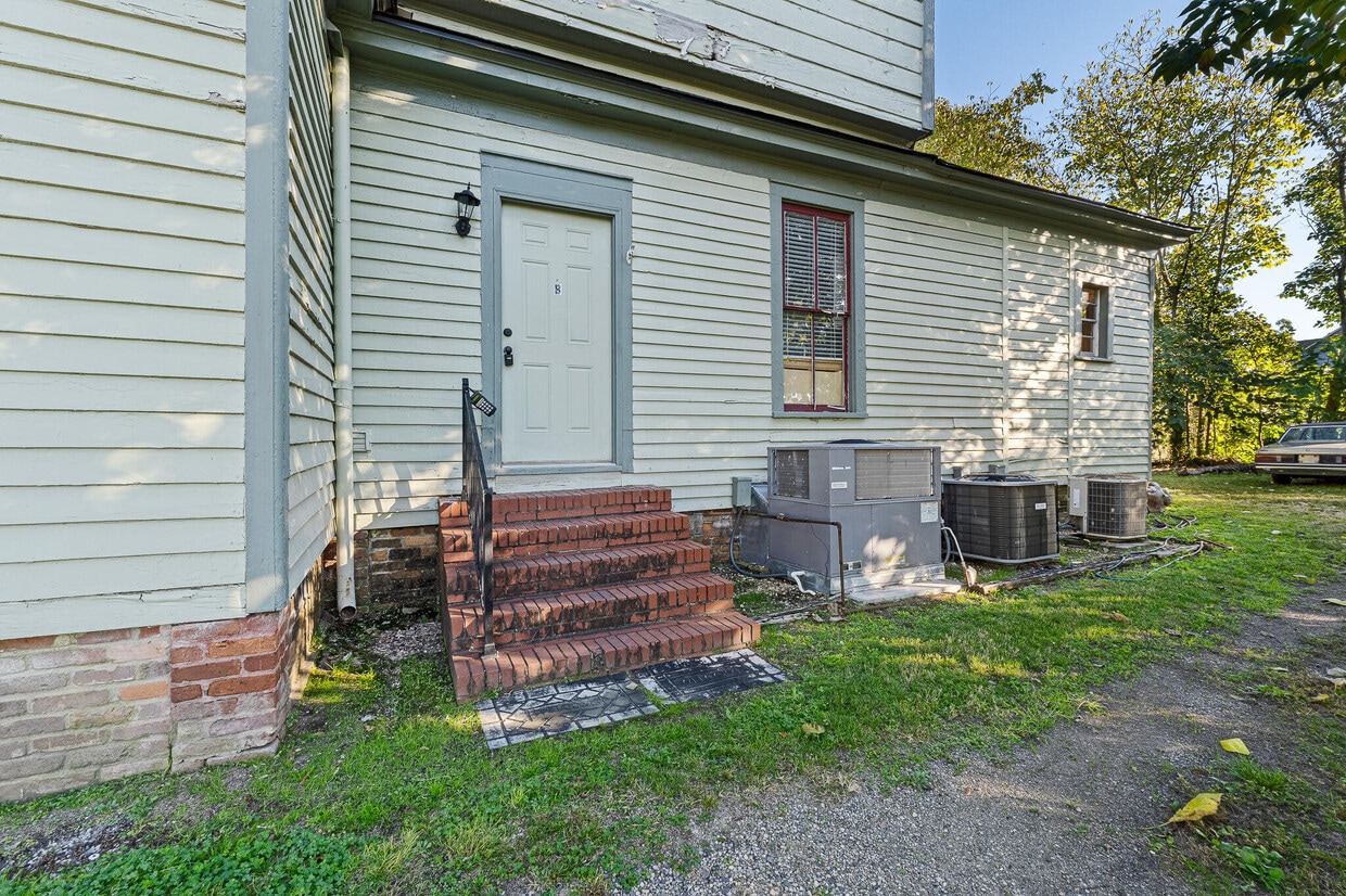 Primary Photo - 320 Telfair St