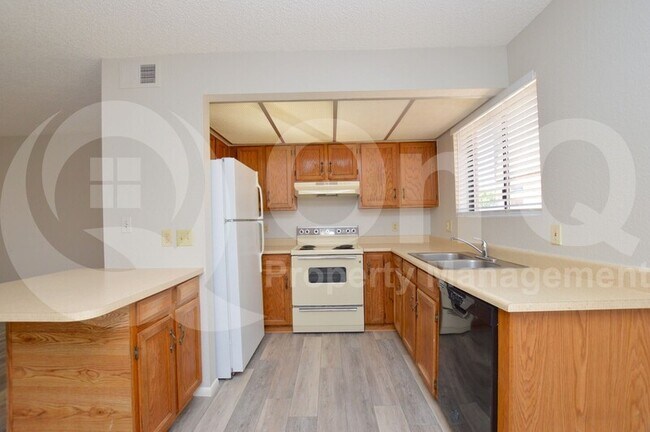 Building Photo - 918 N Revere