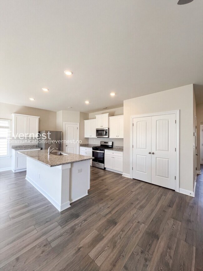 Foto del edificio - 2344 Valverde Wy