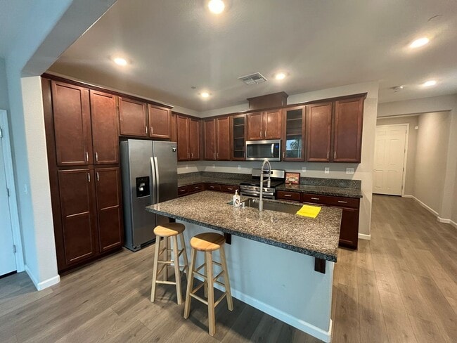 Foto del edificio - 2466 Buzz Aldrin Way