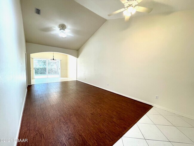 Building Photo - 2235 Candlewood Ln E