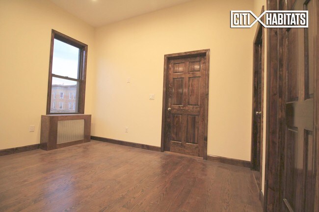 Foto del edificio - 5807 68th Rd