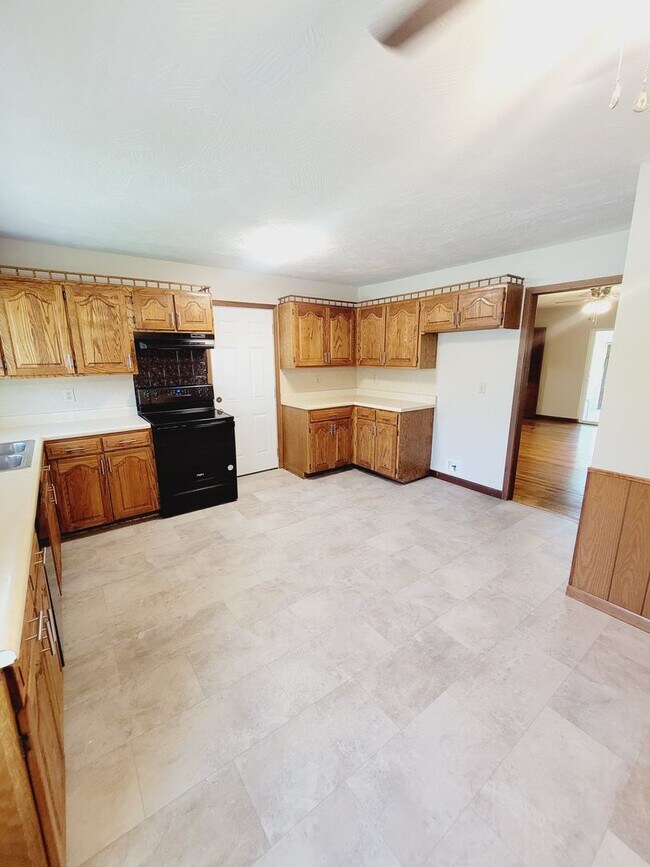 Building Photo - Mercy Hospital Area - 4 Bedrooms w/ Lots o...