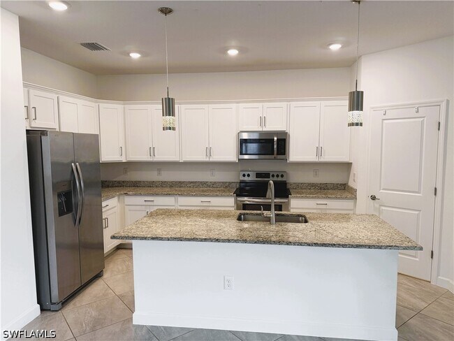 Building Photo - 13856 Pine Lodge Ln