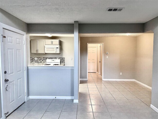 Foto del edificio - 12235 W Village Dr