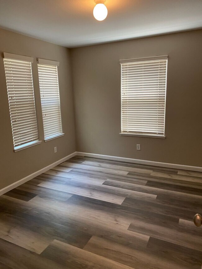Foto del edificio - 1612 Lone Oak Trail