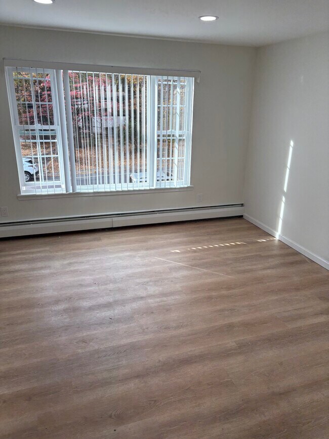 Foto del edificio - 160 McKay Rd