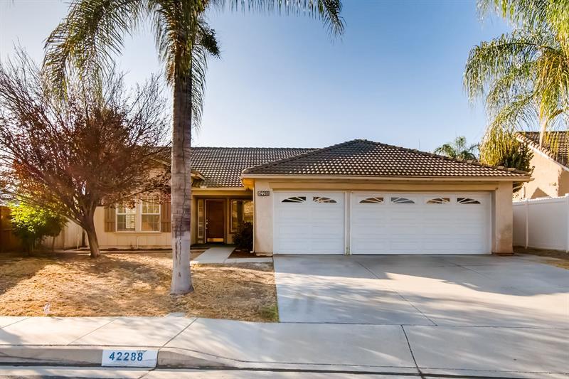 Primary Photo - 42288 Iron Gate Ln