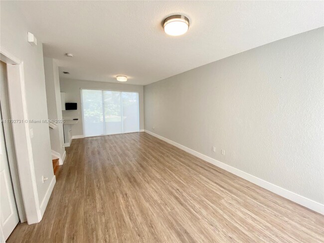 Building Photo - 895 NW 170th Terrace